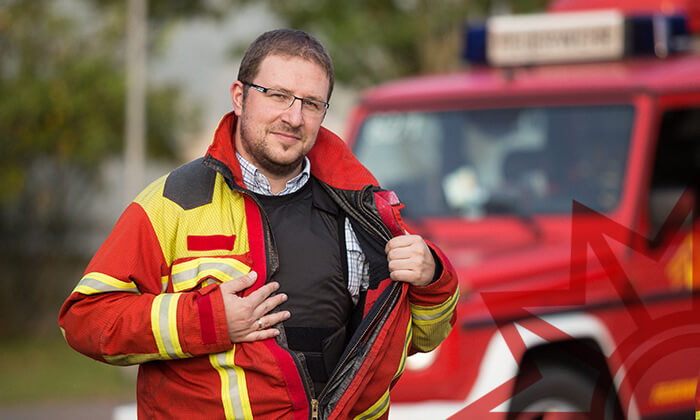 Rettungskraft der Feuerwehr für Sie im Einsatz.